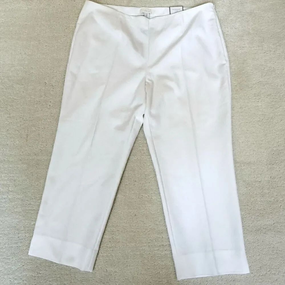 Chico’s Smooth Stretch Side Zip Crop Basic Pants in White - NWT - US Glamour Siz